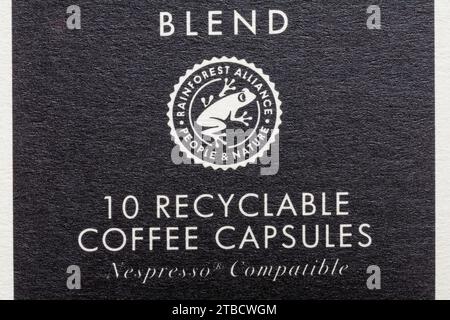 10 Capsules de café recyclables compatibles Nespresso - détail sur boîte de capsules de café Caffe Nero Winter Blend dosettes de café Banque D'Images