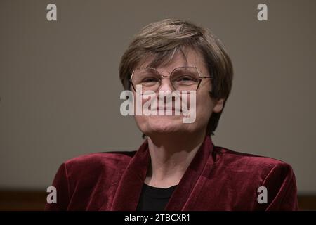 Stockholm, Suède. 06 décembre 2023. STOCKHOLM, SUÈDE 20231206Cette lauréate du Prix de médecine Katalin Karikó lors d’une réunion de presse mercredi avec l’Assemblée Nobel à l’Institut Karolinska. Photo : Anders Wiklund/TT/Code 10040 crédit : TT News Agency/Alamy Live News Banque D'Images