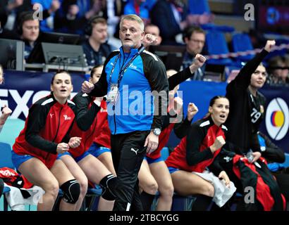 Frederikshavn, Danemark. 06 décembre 2023. L'entraîneur Bent Dahl de la République tchèque lors du match du Championnat du monde féminin de handball de l'IHF entre l'Ukraine et la République tchèque dans le main Round 4 à l'Arena Nord à Frederikshavn, Danemark, le mercredi 6 décembre 2023 crédit : Ritzau/Alamy Live News Banque D'Images