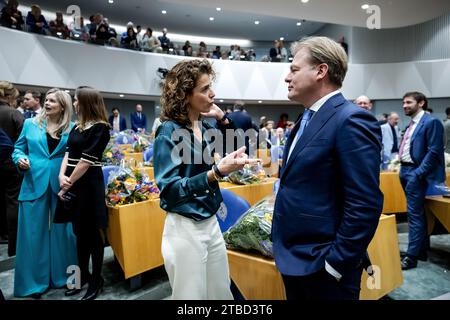 LA HAYE - Sophie Hermans (VVD) et Pieter Omtzigt (NSC) dans la salle plénière avant la prestation de serment des nouveaux membres de la Chambre des représentants. ANP ROBIN VAN LONKHUIJSEN pays-bas Out - belgique Out Banque D'Images