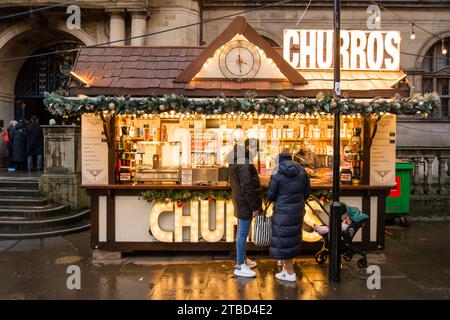 Christmas Market Food Hut, Sheffield, Yorkshire, Royaume-Uni Banque D'Images