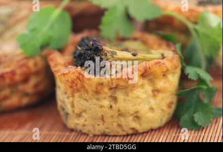 Muffin aux œufs de légumes fraîchement préparé Banque D'Images