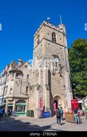 Tour Carfax, autrefois partie d'une église du 12e siècle, sur Queen Street dans le centre-ville d'Oxford, Oxfordshire, Angleterre, Royaume-Uni Banque D'Images