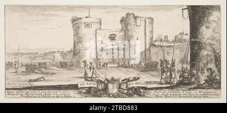 Une entrée d'une forteresse au centre, une femme avec enfant assise près d'un feu à droite, des soldats se rassemblent à droite et au centre, des canons dans le paysage à gauche, page de titre de 'Peace and War' (divers buts tant pour la paix que pour la guerre) 1917 par Stefano della Bella Banque D'Images