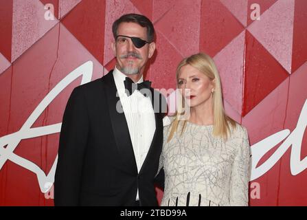 Pavlos, Prince héritier de Grèce et Marie-Chantal, Princesse héritière de Grèce assistent aux Fashion Awards 2023 présentés par Pandora au Royal Albert Hall de Londres, en Angleterre. Banque D'Images
