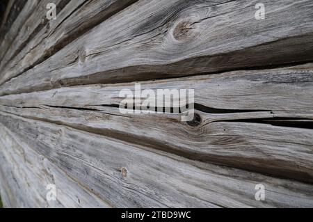 Vieux mur de cabine en bois décalé en bois norvégien Banque D'Images