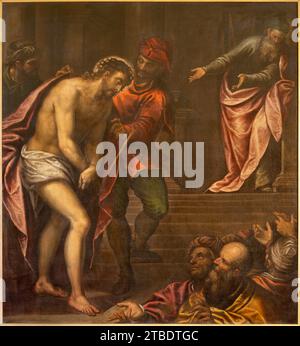 VICENCE, ITALIE - 5 NOVEMBRE 2023 : la peinture de Jésus devant Pilate - Ecce Homo dans la cathédrale d'Alessandro Maganza (1587-1589). Banque D'Images