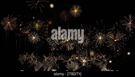 Feux d'artifice colorés pour le nouvel an, Noël, mariage et autres événements célébration sur noir Banque D'Images