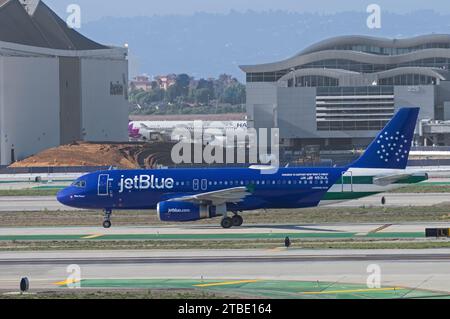 JetBlue Airways Airbus A320-232 NYPD Livery immatriculé N531JL a circulé à LAX, aéroport international de Los Angeles. Banque D'Images