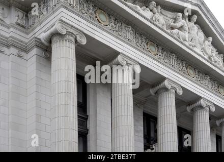 Colonnes néo-classiques à rouleaux corinthiens Banque D'Images