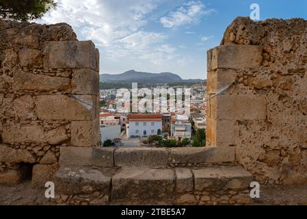 Murs de la forteresse de Fortezza, construite au 16e siècle, à Réthymnon, Grèce. Banque D'Images