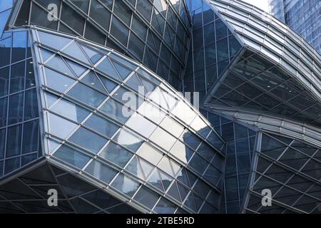 Bâle, Suisse - octobre 25 2022 : Détails du bâtiment Gehry de Novartis Pharma AG. Il a été conçu par Frank O. Gehry- un verre futuriste et Banque D'Images