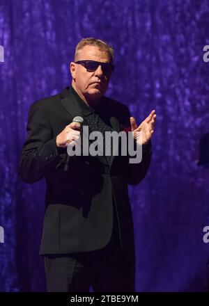 Nottingham, Royaume-Uni. 05 décembre 2023, événement : Motorpoint Arena. “Madness” soutenu par “The Lightning Seeds”. Graham McPearson principalement connu sous son nom de scène « Suggs ». Crédit : Mark Dunn Photography/Alamy Live News Banque D'Images