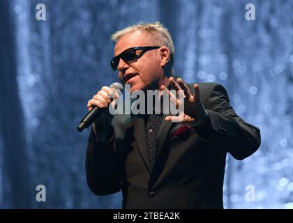 Nottingham, Royaume-Uni. 05 décembre 2023, événement : Motorpoint Arena. “Madness” soutenu par “The Lightning Seeds”. Graham McPearson principalement connu sous son nom de scène « Suggs ». Crédit : Mark Dunn Photography/Alamy Live News Banque D'Images