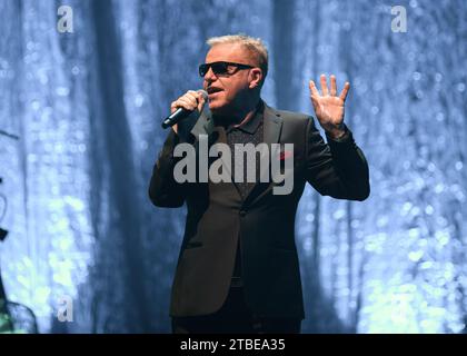 Nottingham, Royaume-Uni. 05 décembre 2023, événement : Motorpoint Arena. “Madness” soutenu par “The Lightning Seeds”. Graham McPearson principalement connu sous son nom de scène « Suggs ». Crédit : Mark Dunn Photography/Alamy Live News Banque D'Images