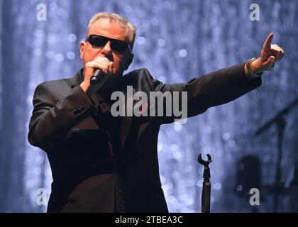 Nottingham, Royaume-Uni. 05 décembre 2023, événement : Motorpoint Arena. “Madness” soutenu par “The Lightning Seeds”. Graham McPearson principalement connu sous son nom de scène « Suggs ». Crédit : Mark Dunn Photography/Alamy Live News Banque D'Images