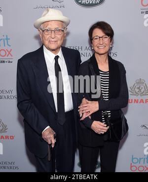 Beverly Hills, États-Unis. 06 décembre 2023. Sitcom TV et producteur de cinéma extraordinaire Norman Lear, 101 ans, est décédé à son domicile à Los Angeles, Californie le 6 décembre 2023. ------------------------------------------------- Norman Lear aux British Academy Britannia Awards 2019 qui se sont tenus à l'hôtel Beverly Hilton le 25 octobre 2019 à Beverly Hills, Californie. © O'Connor/AFF-USA.com crédit : AFF/Alamy Live News Banque D'Images