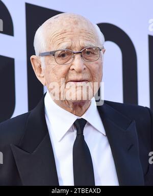 Hollywood, États-Unis. 06 décembre 2023. Sitcom TV et producteur de cinéma extraordinaire Norman Lear, 101 ans, est décédé à son domicile à Los Angeles, Californie le 6 décembre 2023. ------------------------------------------------- Norman Lear lors du 46e gala AFI Life Achievement Award en hommage à George Clooney qui s'est tenu au Dolby Theatre le 7 juin 2018 à Hollywood, en Californie. © O'Connor/AFF-USA.com crédit : AFF/Alamy Live News Banque D'Images