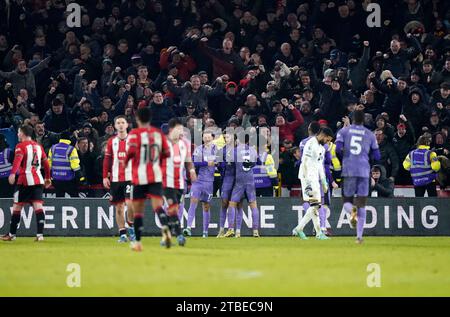 Dominik Szoboszlai de Liverpool célèbre avoir marqué le deuxième but de son équipe lors du match de Premier League à Bramall Lane, Sheffield. Date de la photo : mercredi 6 décembre 2023. Banque D'Images