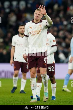 Erling Haaland de Manchester City apparaît déprimé après le match de Premier League à Villa Park, Birmingham. Date de la photo : mercredi 6 décembre 2023. Banque D'Images