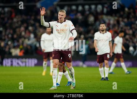 Erling Haaland de Manchester City apparaît déprimé après le match de Premier League à Villa Park, Birmingham. Date de la photo : mercredi 6 décembre 2023. Banque D'Images