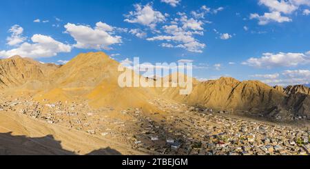 Panorama de Tsenmo Hill sur Leh, Ladakh, Jammu et Cachemire, Inde, Asie Banque D'Images