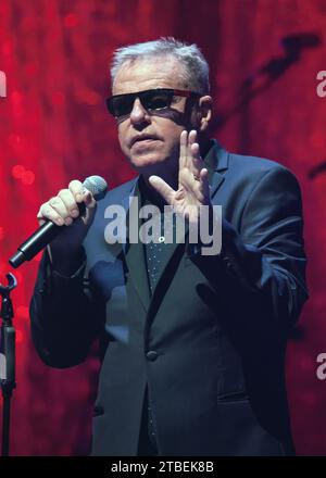 Nottingham, Royaume-Uni. 05 décembre 2023, événement : Motorpoint Arena. “Madness” soutenu par “The Lightning Seeds”. Graham McPearson principalement connu sous son nom de scène « Suggs ». Crédit : Mark Dunn Photography/Alamy Live News Banque D'Images