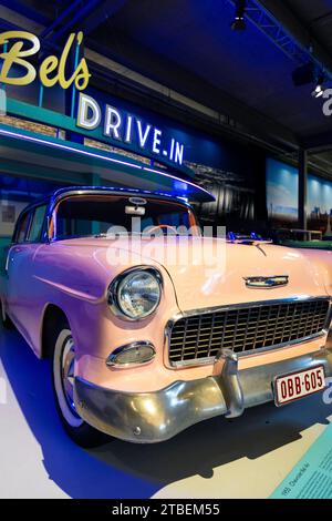 Vintage américain 1955 Chevrolet Bel Air exposé, musée Autoworld, Bruxelles, Belgique Banque D'Images