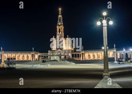 Sanctuaire de Fatima la nuit. Banque D'Images