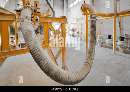 Dispositif de combustion de combustible du four rotatif tubulaire à l'usine de calx Banque D'Images