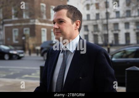 Londres, Royaume-Uni. 29 novembre 2023. Le ministre d'État à l'Immigration Robert Jenrick arrive au bureau du Cabinet à Londres. Jenrick démissionne du cabinet en raison de désaccords avec le projet de loi sur le Rwanda proposé par governmentís. Crédit : SOPA Images Limited/Alamy Live News Banque D'Images