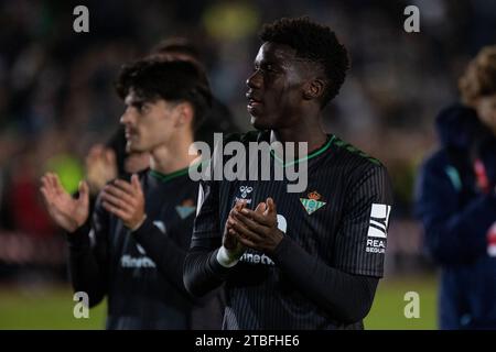 6 décembre 2023, Villanueva de la Serena, Espagne : SÉVILLE, ESPAGNE - 06 DÉCEMBRE : Assan Diao du Real Betis montre son appréciation aux fans lors du match de Copa del Rey entre CF Villanovense et Real Betis à l'Estadio Municipal le 06 décembre 2023 à Villanueva de la Serena, Espagne. (Image de crédit : © Jose Luis Contreras/DAX via ZUMA Press Wire) USAGE ÉDITORIAL SEULEMENT! Non destiné à UN USAGE commercial ! Banque D'Images