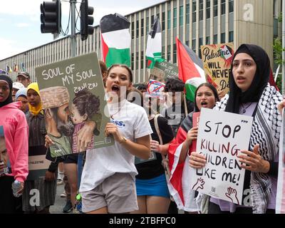 Australie, Canberra, 7 décembre 2023. Grève scolaire pour la Palestine. Environ 200 étudiants et leurs partisans se rassemblent et défilent dans le centre de Canberra, en Australie, pour appeler à la fin des bombardements israéliens sur Gaza et pour une Palestine libre. Crédit : Leo Bild/Alamy Live News Banque D'Images