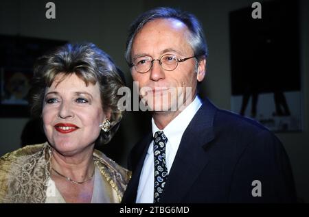 Joachim Hermann Luger, deutscher Schauspieler, mit Kollegat Marie Luise Marjan, Deutschland UM 1997. Banque D'Images