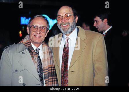 Jerry Allison, amerikanischer Schlagzeuger (liens) mit Joe B. Mauldin, amerikanischer Musiker und bassiste, beide bekannt durch Buddy Hollys Band 'The crickets', Deutschland UM 1991. Banque D'Images