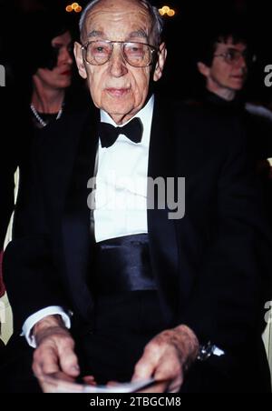 Erich Kurt Kästner, deutscher Filmkamera-Konstrukteur, ehemals Chefkonstrukteur der arri Kameraentwicklung, hier BEI der Verleihung : Bayerischer Filmpreis in München, 1994, WO ihm ein Ehrenpreis verliehen wurde. Banque D'Images