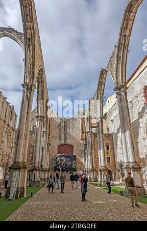 Portugal, Lisbonne, couvent du Carmo (Convento do Carmo), est l'ancien couvent catholique de notre-Dame du Mont Carmel . Le couvent médiéval a été ruiné duri Banque D'Images