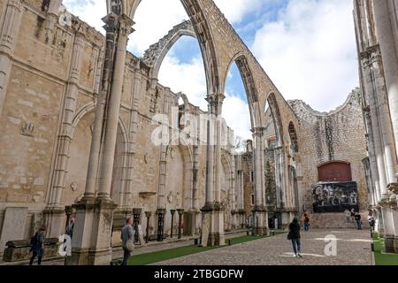 Portugal, Lisbonne, couvent du Carmo (Convento do Carmo), est l'ancien couvent catholique de notre-Dame du Mont Carmel . Le couvent médiéval a été ruiné duri Banque D'Images