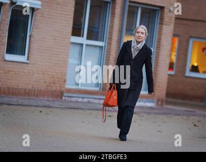 La procureure spéciale Marie Tullin arrive au tribunal de Glostrup où Sanjay Shah est en interrogatoire constitutionnel, jeudi 7 décembre 2023. Sanjay Shah, accusé de participer à des opérations frauduleuses de négociation d'actions, a été extradé de Dubaï vers le Danemark. (Photo : Liselotte Sabroe/Ritzau Scanpix) Banque D'Images