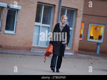 La procureure spéciale Marie Tullin arrive au tribunal de Glostrup où Sanjay Shah est en interrogatoire constitutionnel, jeudi 7 décembre 2023. Sanjay Shah, accusé de participer à des opérations frauduleuses de négociation d'actions, a été extradé de Dubaï vers le Danemark. (Photo : Liselotte Sabroe/Ritzau Scanpix) Banque D'Images