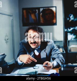 Ein Fall für Zwei, ZDF Krimi-Serie, Deutschland, 1984, Folge : Zuckerbrot und Peitsche, Szene : Towje Kleiner. Ein Fall für Zwei, série télévisée criminelle, Allemagne, 1984, épisode : Zuckerbrot und Peitsche, scène : Towje Kleiner Banque D'Images