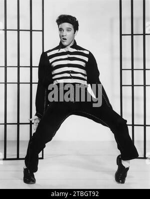 King Rock and Roll - Elvis Presley sur le tournage de Jailhouse Rock, 1957. Banque D'Images