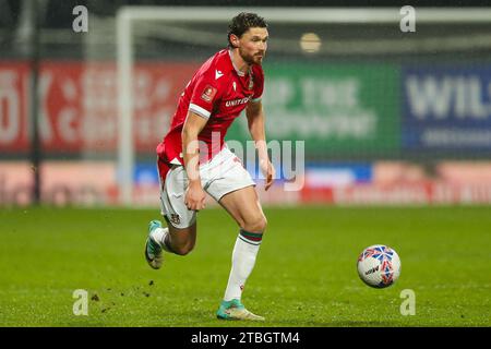 George Evans de Wrexham lors du match de deuxième tour de la Emirates FA Cup sur le terrain de course de Wrexham. Date de la photo : dimanche 3 décembre 2023. Banque D'Images