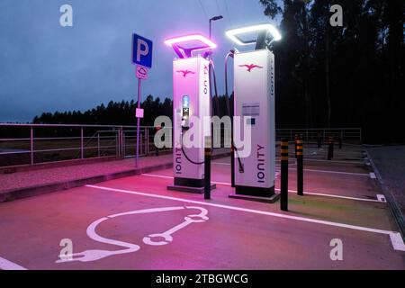 Bornes de recharge pour voitures électriques Ionity Banque D'Images