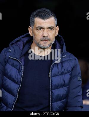 BARCELONE - NOVEMBRE 28 : l'entraîneur Sergio Conceicao en action lors du match de Ligue des Champions entre le FC Barcelone et le FC Porto à l'Estadi Olimpic LLU Banque D'Images