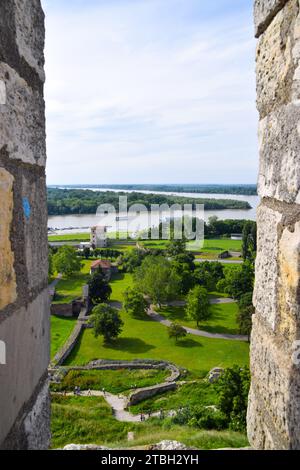 Belgrade, Serbie. 26 mai 2019 : vue aérienne de la confluence du Danube et de la Save depuis la forteresse de Belgrade dans le parc Kalemegdan. Banque D'Images