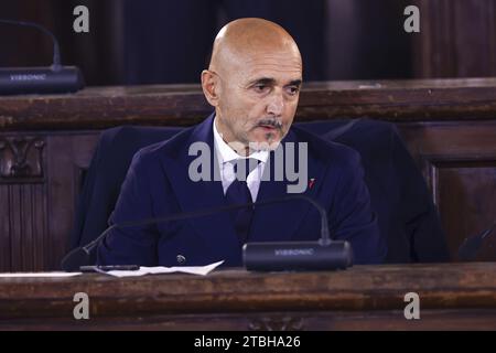 Napoli, Italie. 07 décembre 2023. Le conseil municipal de Naples, sur proposition du maire Gaetano Manfredi, maire de Naples, confère la citoyenneté honorifique de Naples à Luciano Spalletti, l'entraîneur de Certaldo qui a conduit Naples au titre de Scudetto dans le dernier championnat de football. Crédit : Live Media Publishing Group/Alamy Live News Banque D'Images