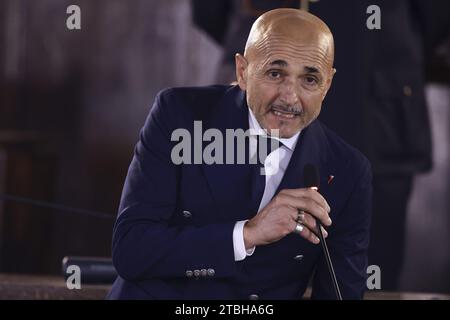 Napoli, Italie. 07 décembre 2023. Le conseil municipal de Naples, sur proposition du maire Gaetano Manfredi, maire de Naples, confère la citoyenneté honorifique de Naples à Luciano Spalletti, l'entraîneur de Certaldo qui a conduit Naples au titre de Scudetto dans le dernier championnat de football. Crédit : Live Media Publishing Group/Alamy Live News Banque D'Images