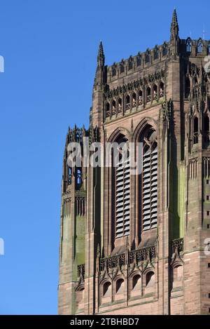 Tour centrale (100,8m de haut) de la cathédrale anglicane de Liverpool (1904-1978), conçue par Giles Gilbert Scott, Liverpool Angleterre Royaume-Uni Banque D'Images