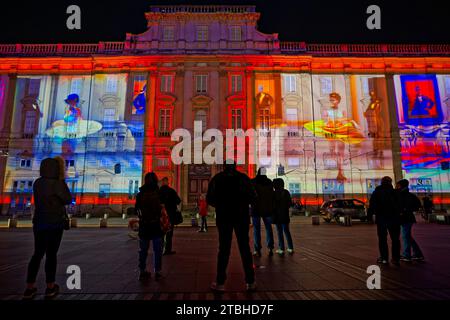 LYON, FRANCE, 7 décembre 2023 : Musée des Beaux-Arts pendant la Fête des Lumières qui révèle pendant quatre nuits la beauté de Lyon quand ses clas du monde Banque D'Images
